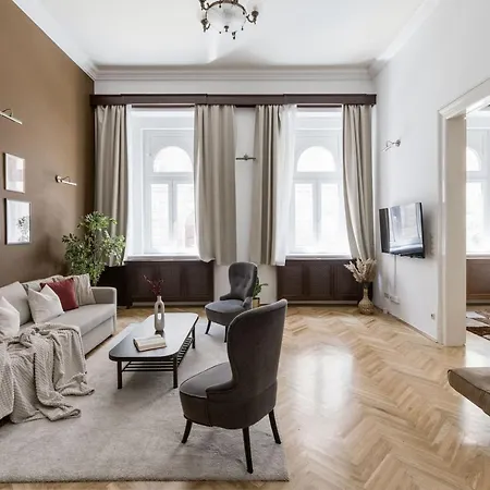 Apartment Luxe, Historic Near Downtown Landmarks 19th Century Budapest