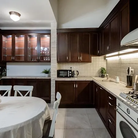 Apartment Luxe, Historic Near Downtown Landmarks 19th Century