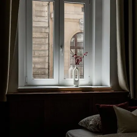 Luxe, Historic Near Downtown Landmarks 19th Century