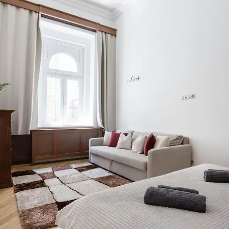 Apartment Luxe, Historic Near Downtown Landmarks 19th Century