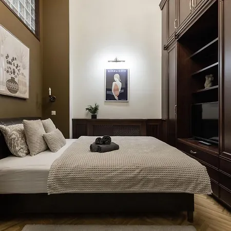 Luxe, Historic Near Downtown Landmarks 19th Century Budapest