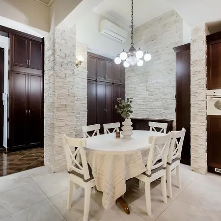 Apartment Luxe, Historic Near Downtown Landmarks 19th Century
